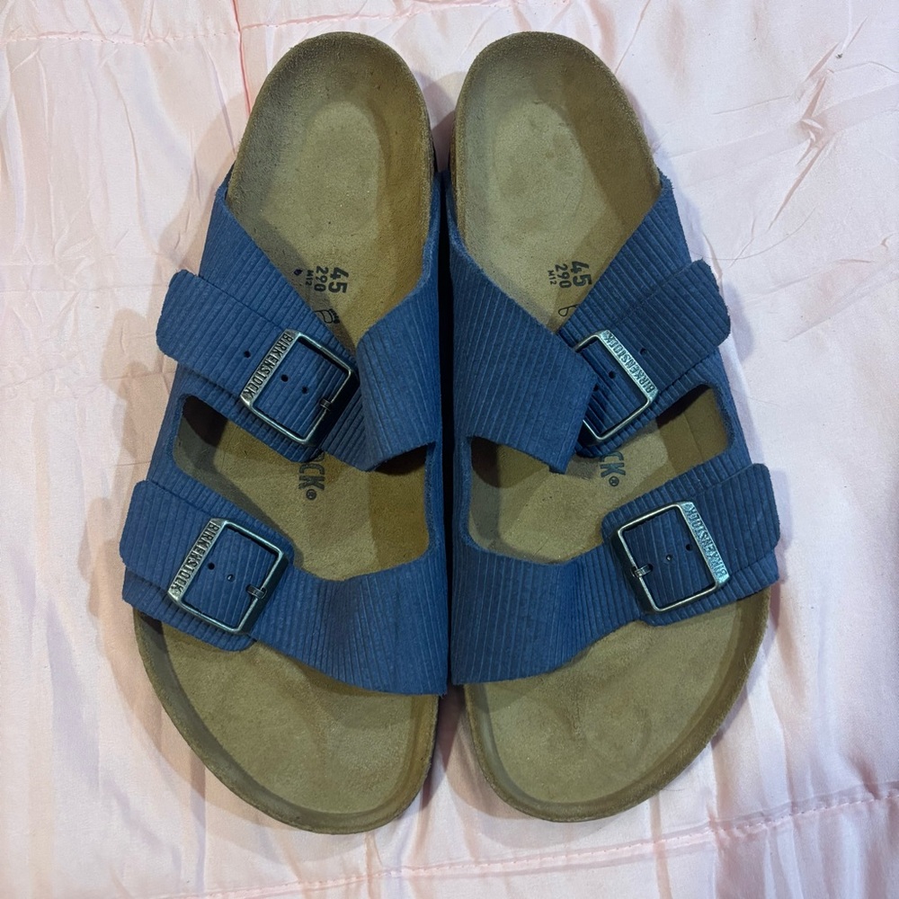 Arizona
Suede Embossed - Corduroy Indigo - Picture 2 of 4